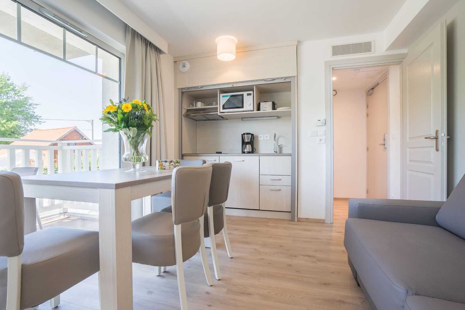 Studio pour 4 personnes avec 2 coins couchages et balcon