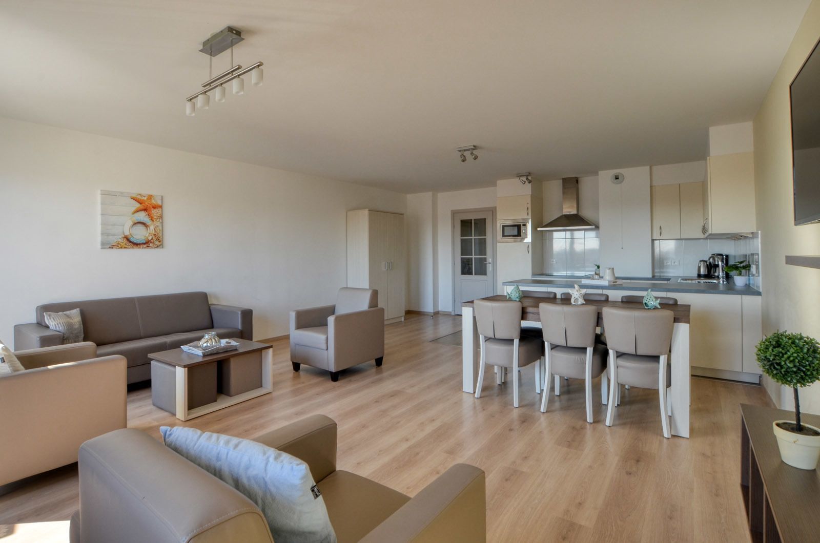 Apartment for 6 people (4 adults - 2 children) with balcony