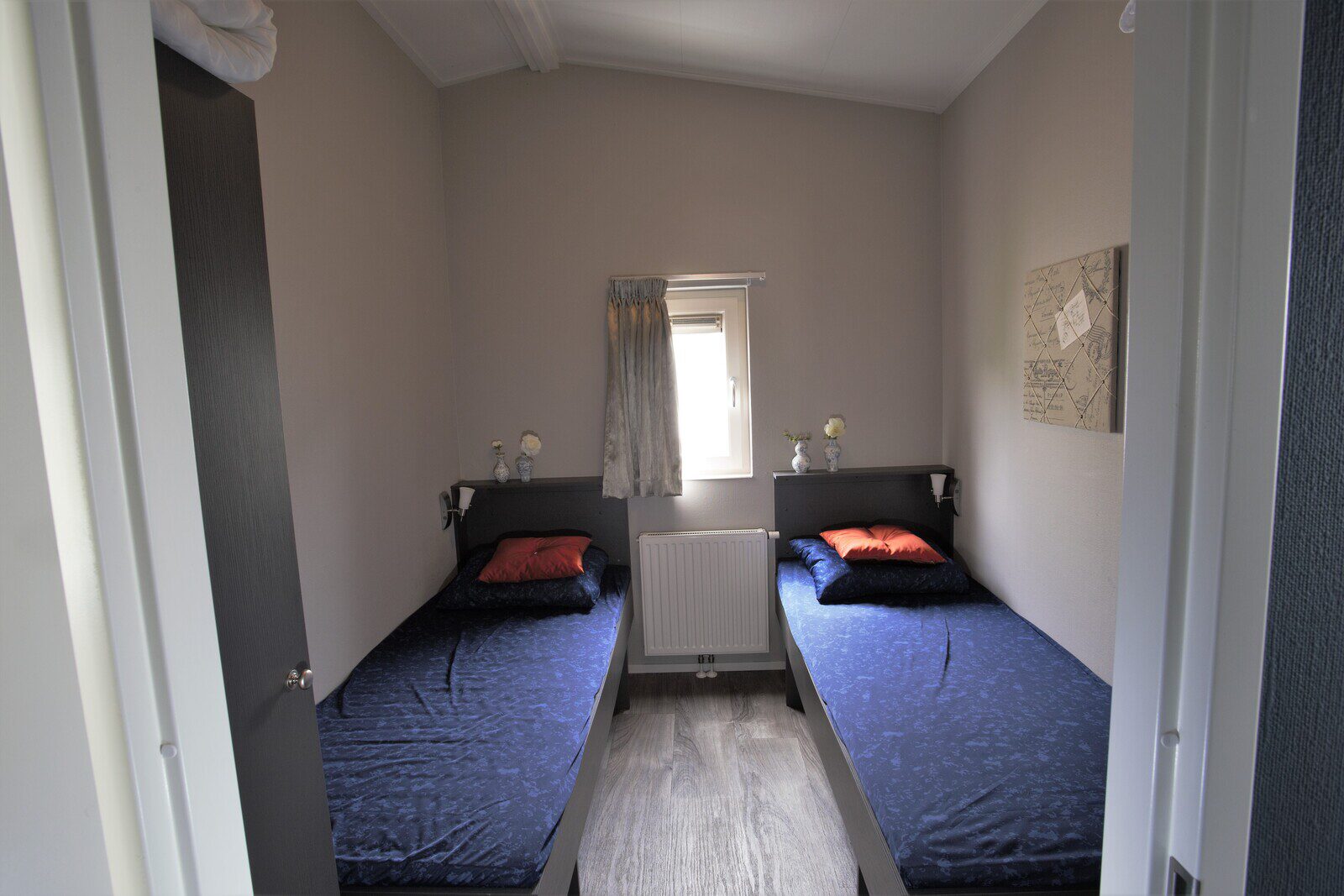 DeLuxe (without TV): 6 people, 3 bedrooms