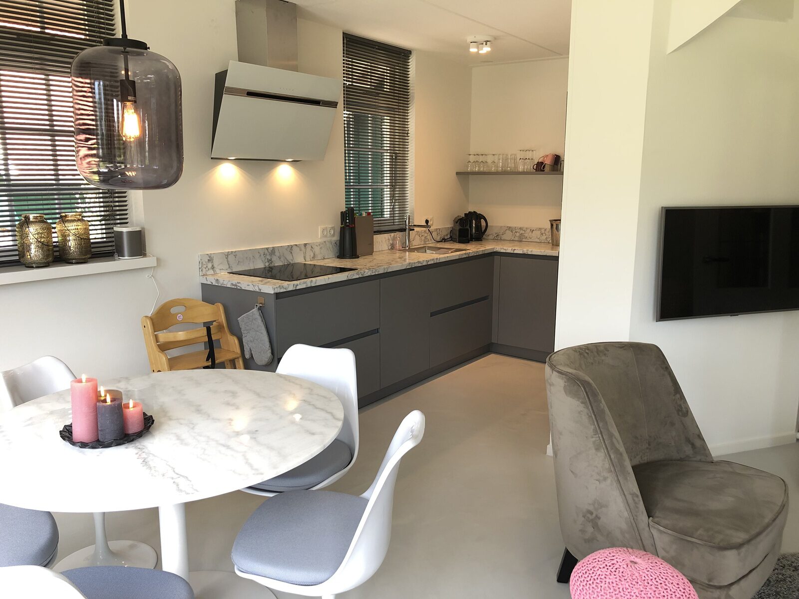 De Kastanje 5-persoons met overdekte lounge en hottub, barrelsauna, stoomsauna, ligbad, sunshower, wifi