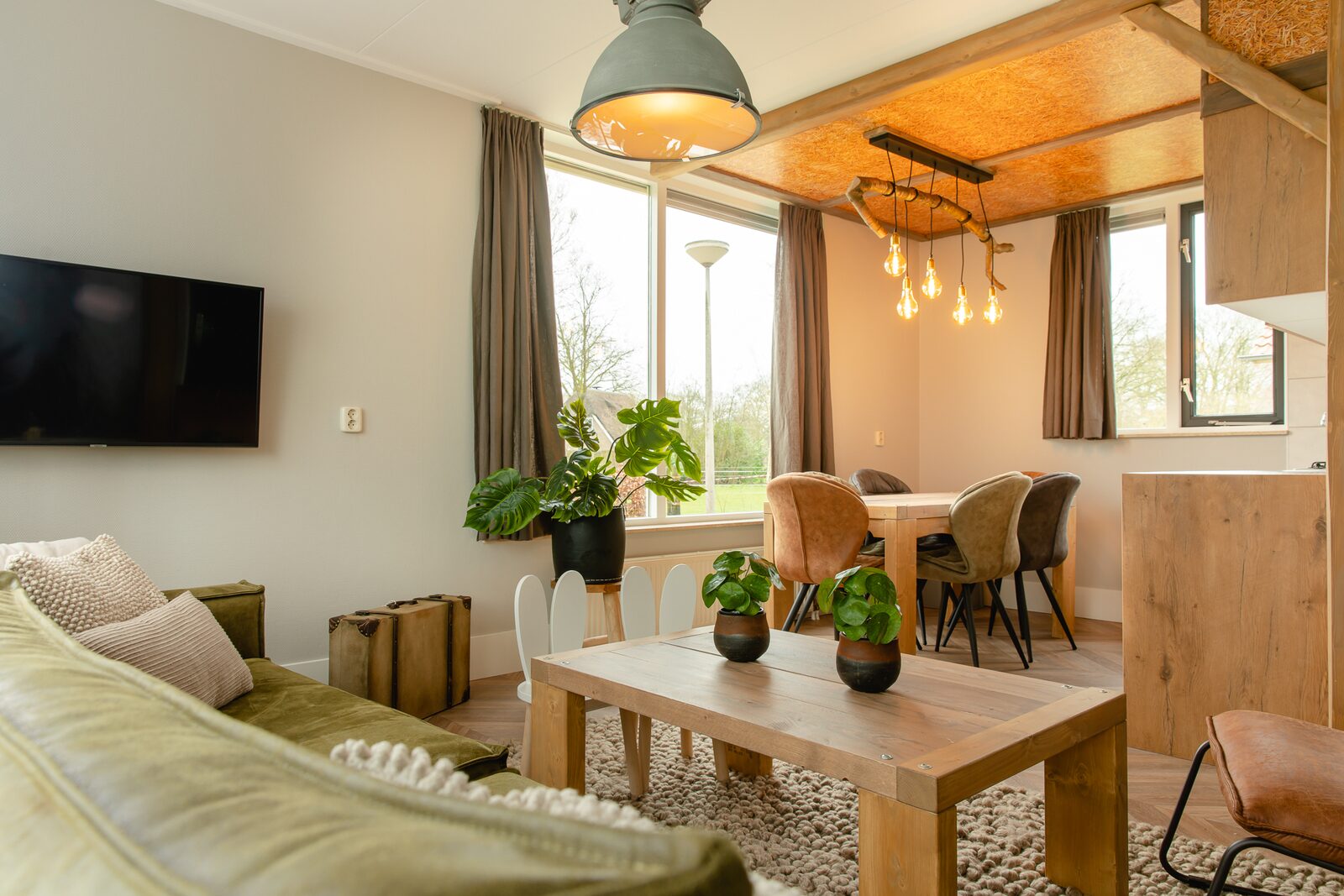 8-person children's bungalow | Theme: Farm adapted