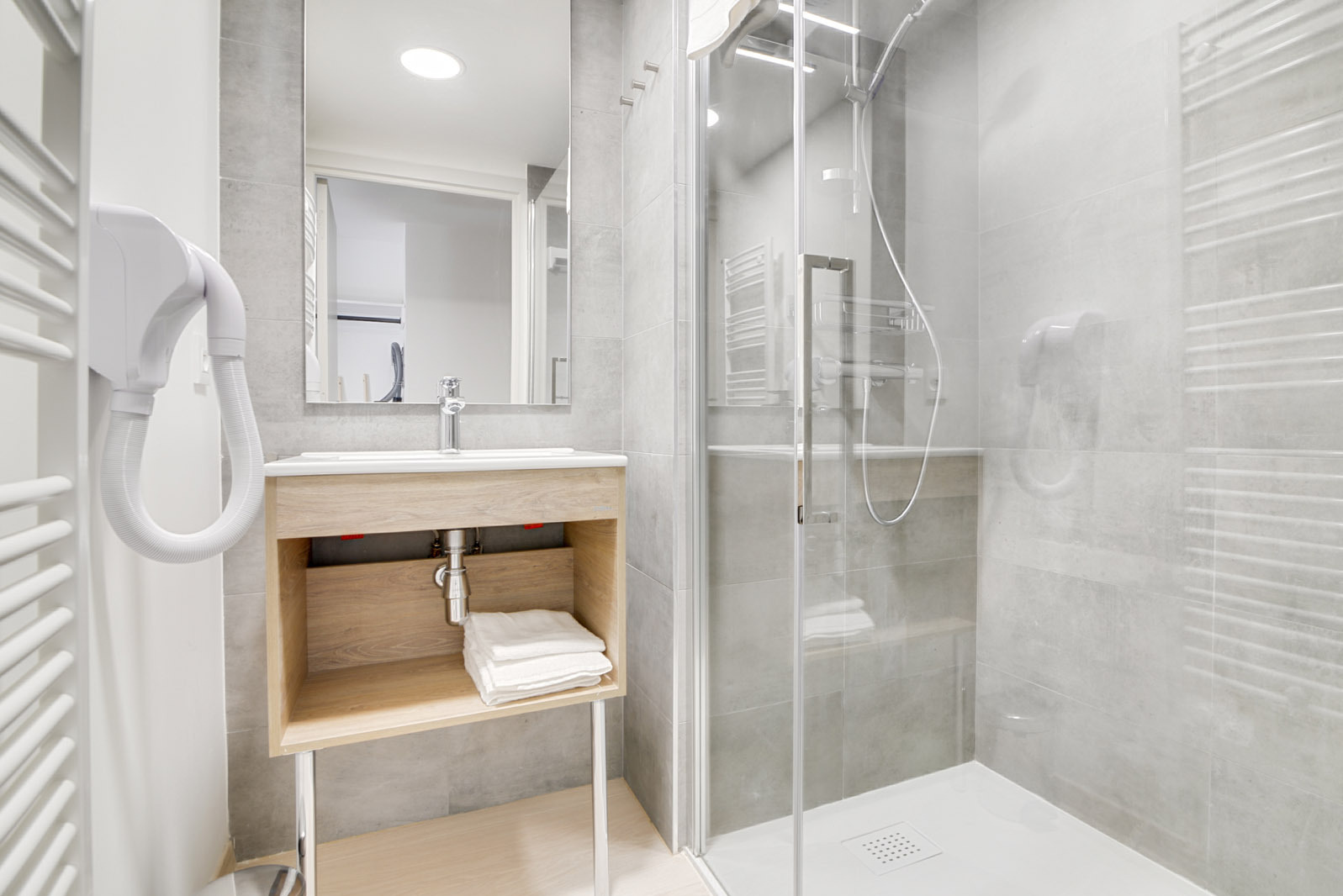 New standard suite for 4 people with double bed and sofa bed