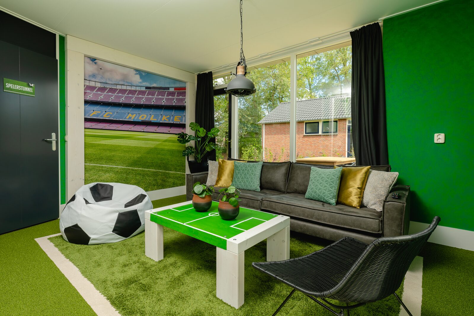 Kinderbungalow FC Mölke stadion met warme bubbeltub I 6 personen