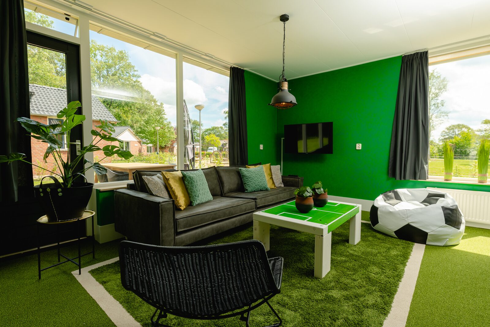 Kinderbungalow FC Mölke stadion met warme bubbeltub I 6 personen