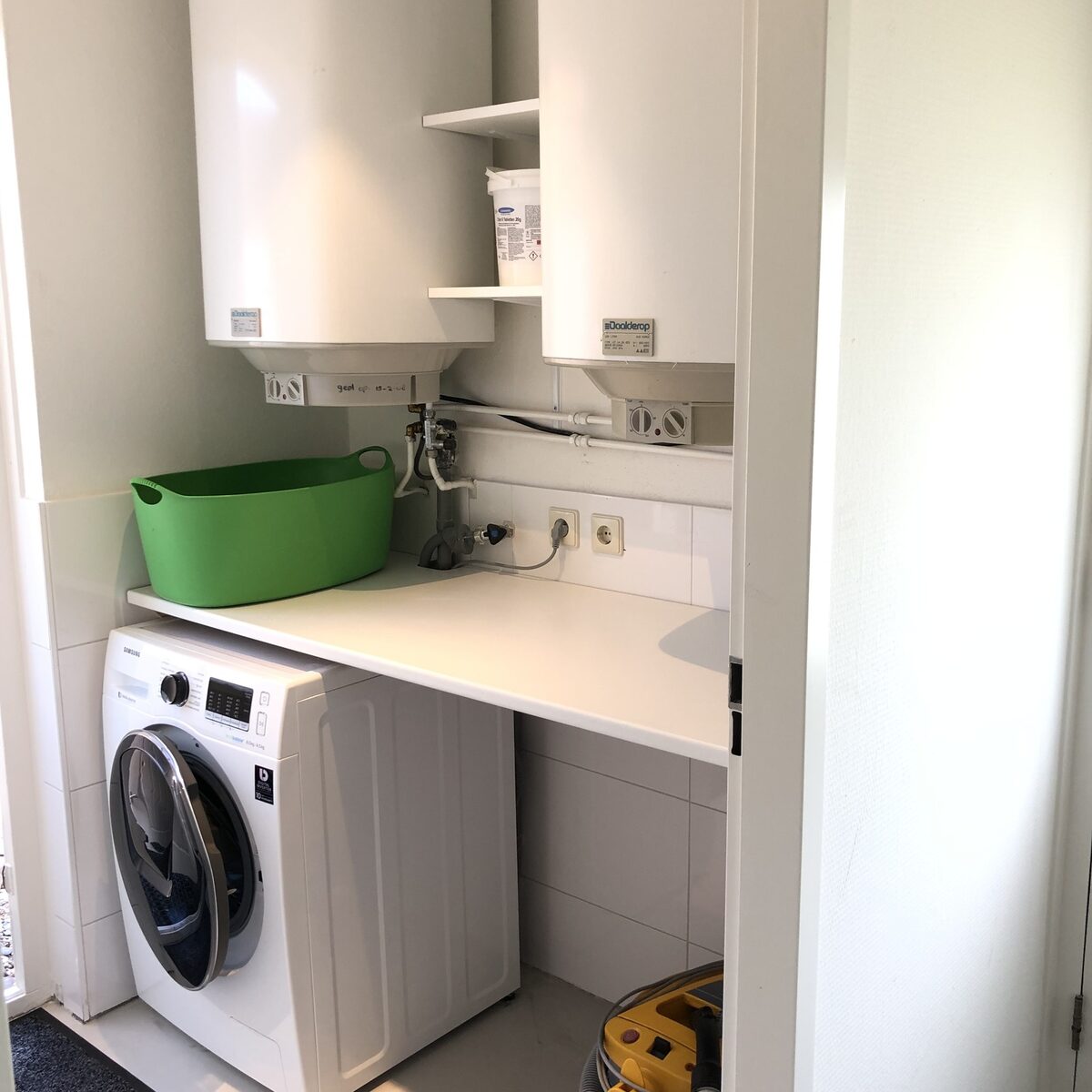 De Kastanje 5-persoons met overdekte lounge en hottub, barrelsauna, stoomsauna, ligbad, sunshower, wifi