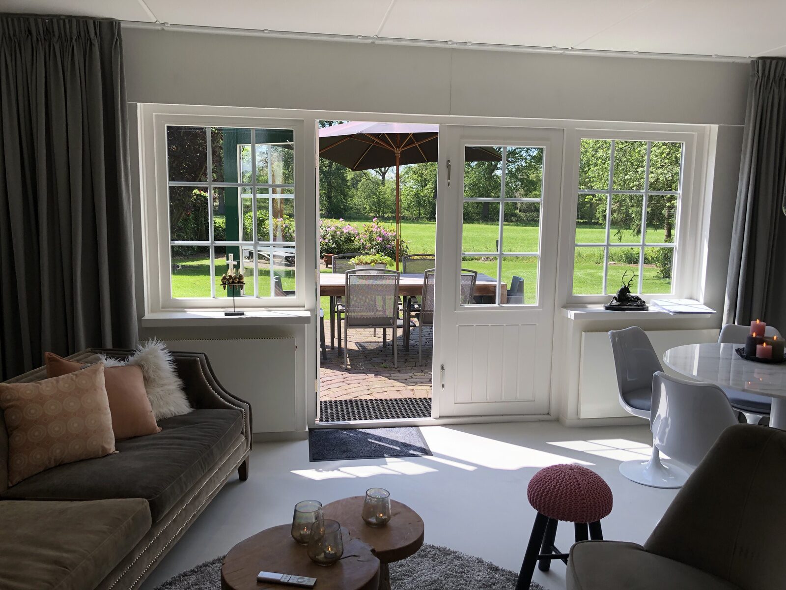 De Kastanje 5-persoons met overdekte lounge en hottub, barrelsauna, stoomsauna, ligbad, sunshower, wifi