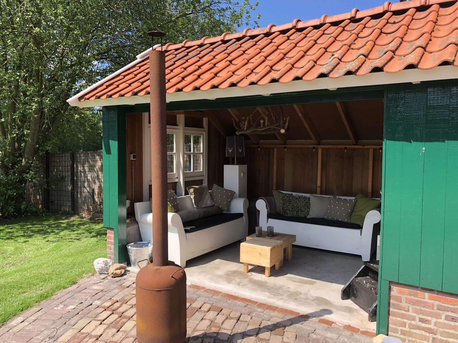 De Kastanje 5-persoons met overdekte lounge en hottub, barrelsauna, stoomsauna, ligbad, sunshower, wifi