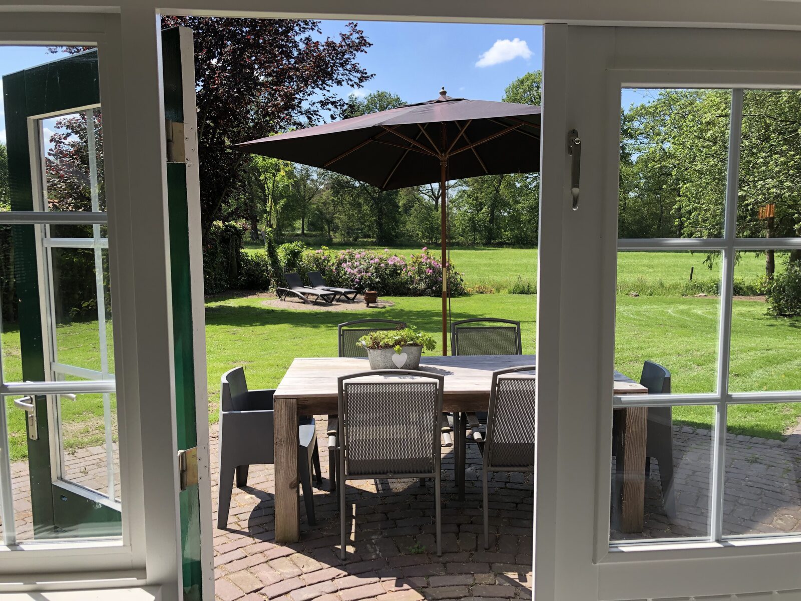 De Kastanje 5-persoons met overdekte lounge en hottub, barrelsauna, stoomsauna, ligbad, sunshower, wifi