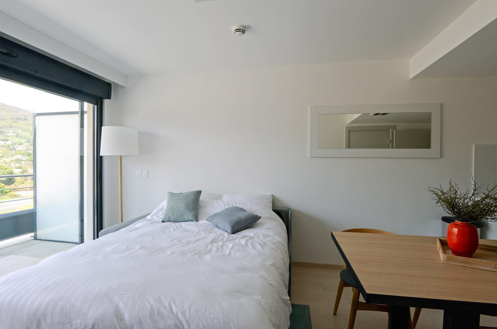 Appartement standard pour 6 personnes avec lit double, lits simples et un canapé-lit.