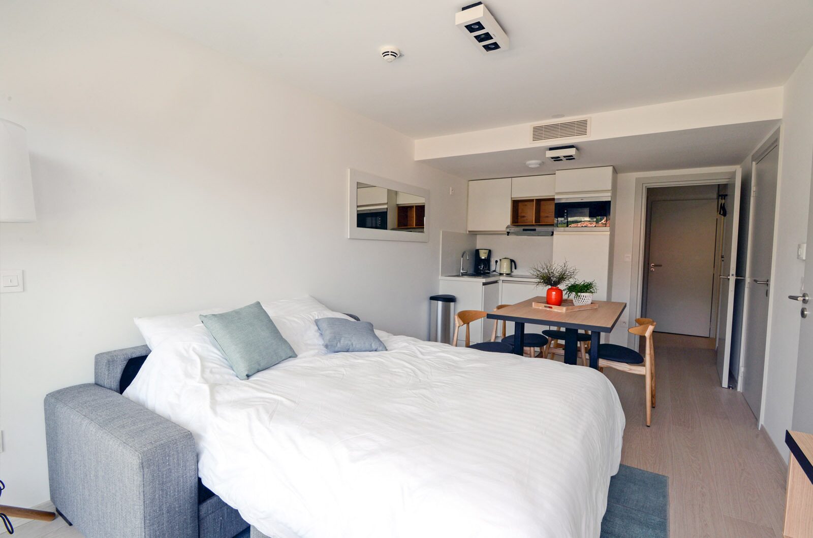 Appartement standard pour 6 personnes avec lit double, lits simples et un canapé-lit.
