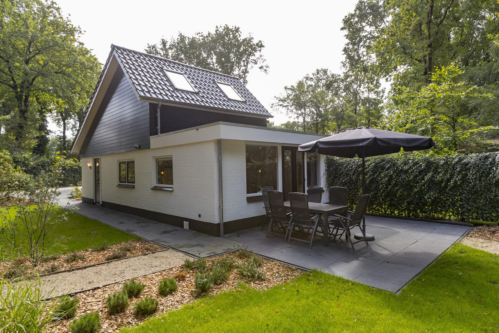 Bos Bungalow with Wellness 