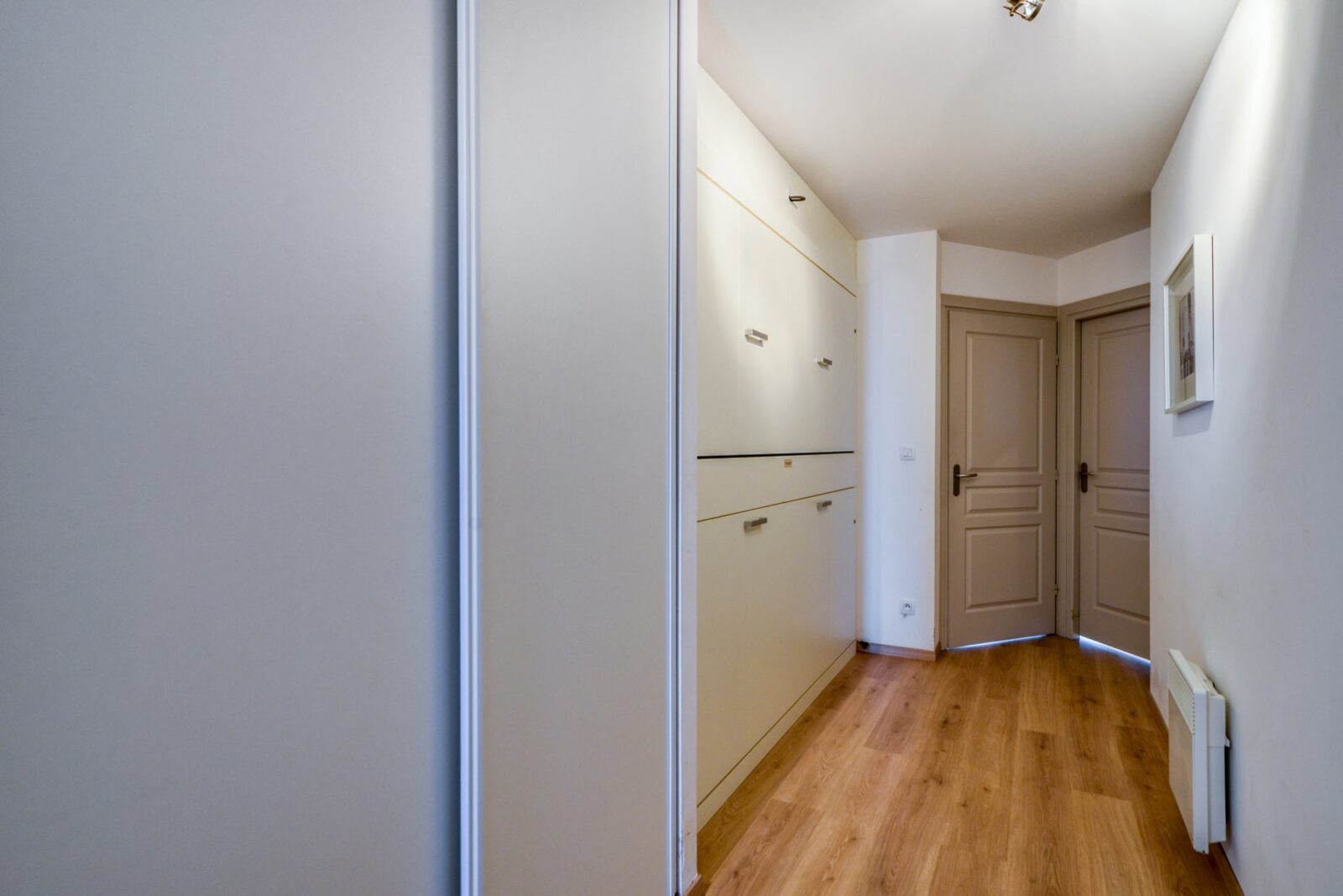 Vakantieverblijf voor 4 personen met zeezicht en balkon aan de achterzijde.