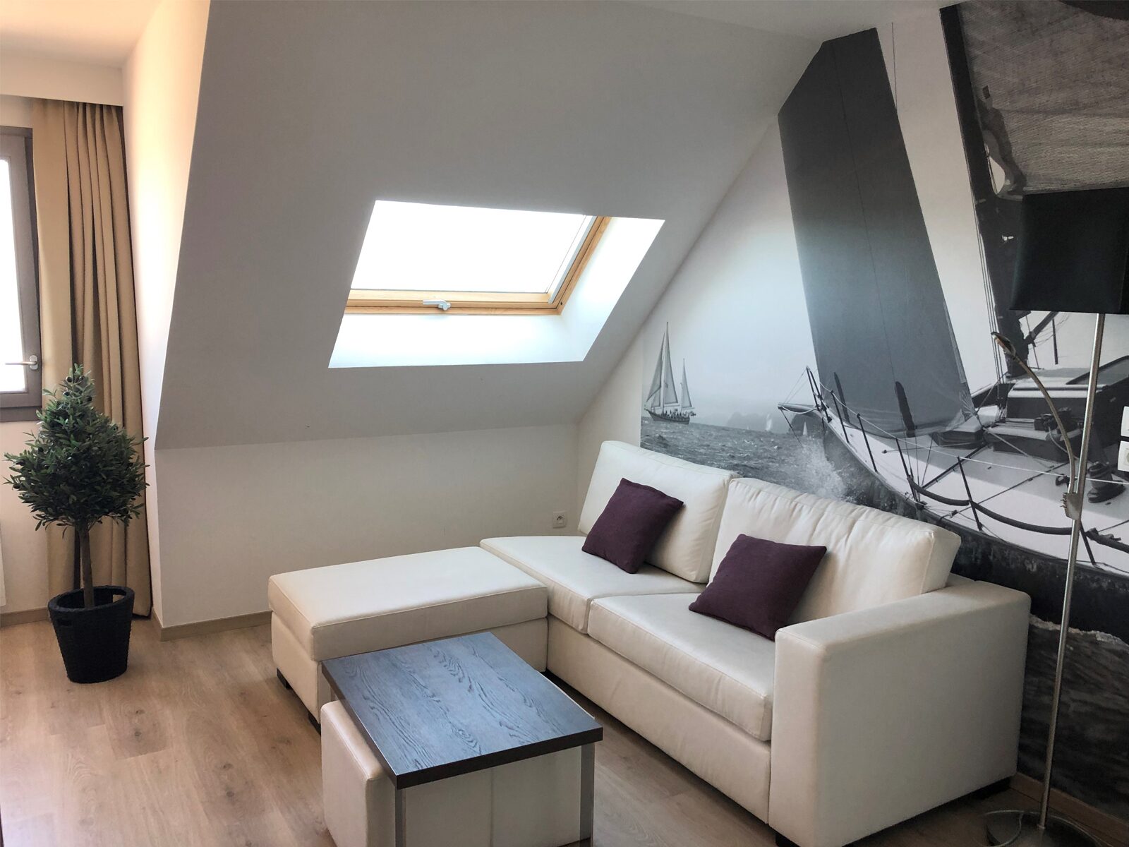Vakantieverblijf voor 4 personen met zeezicht en balkon aan de achterzijde.