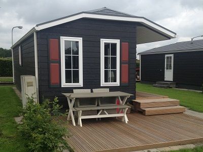 Chalet "De Beulaker" ist ein schönes Chalet für bis zu vier Personen. Einige Chalets haben einen Liegeplatz vor der Tür und andere haben einen Liegeplatz in max. 50 Meter vom Chalet entfernt.