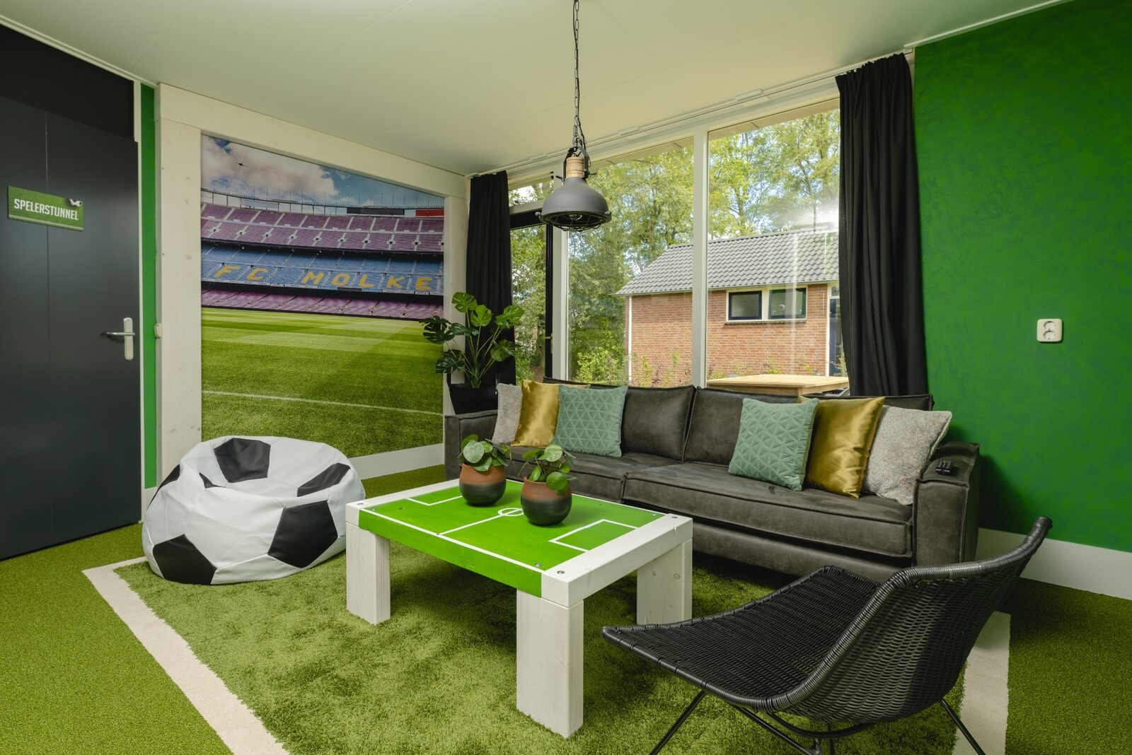 Kinderbungalow FC Mölke stadion met warme bubbeltub I 6 personen