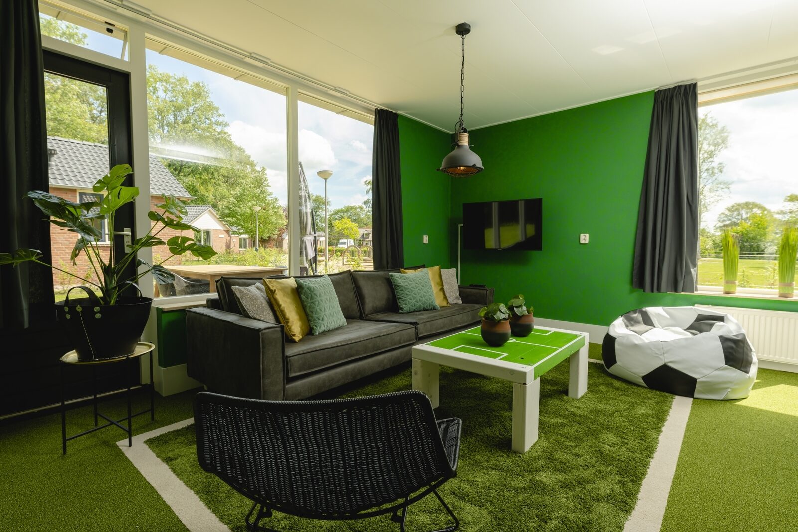 Kinderbungalow FC Mölke stadion met warme bubbeltub I 6 personen