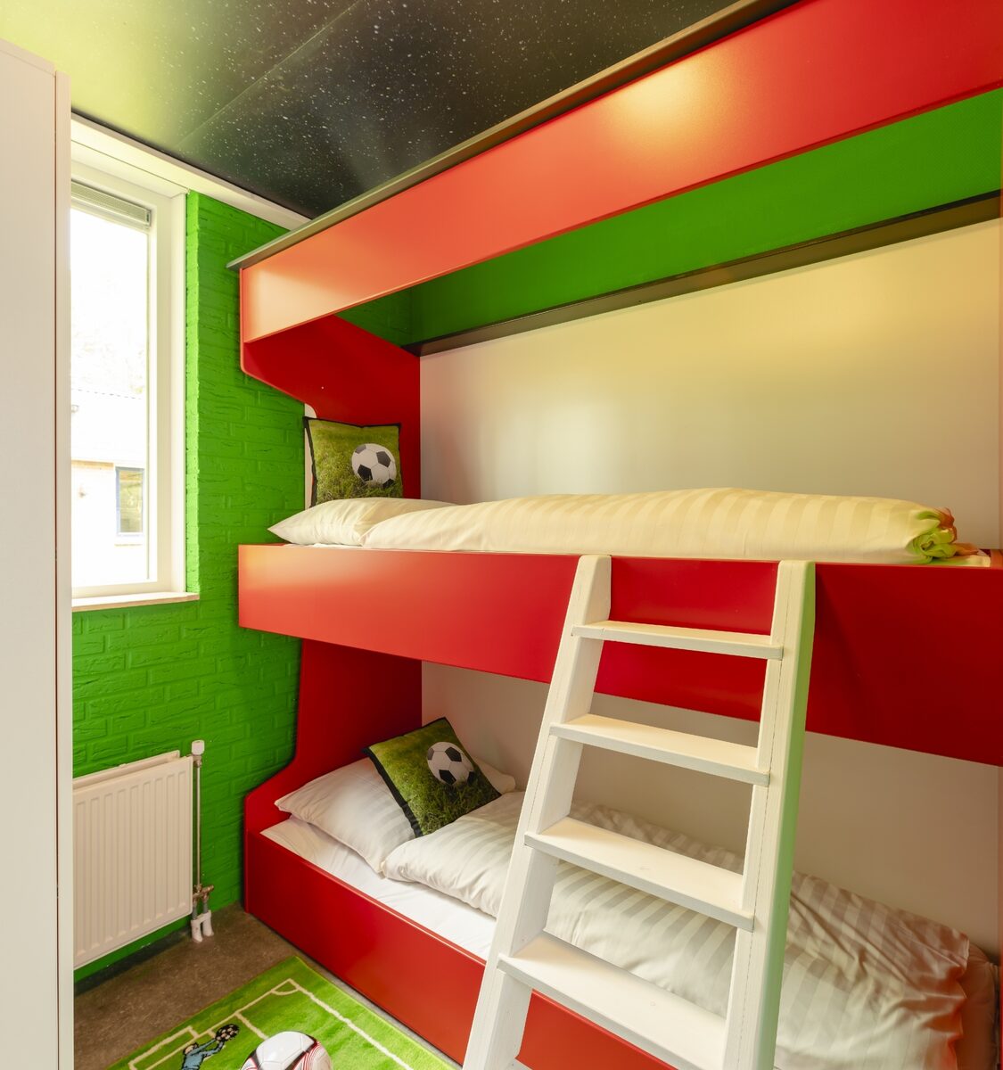 Kinderbungalow FC Mölke stadion met warme bubbeltub I 6 personen