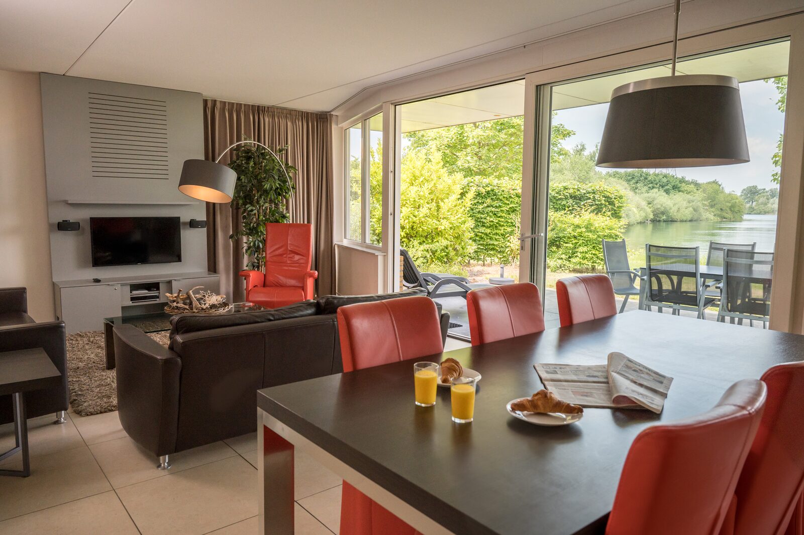 VIP Villa mit Blick aufs Wasser