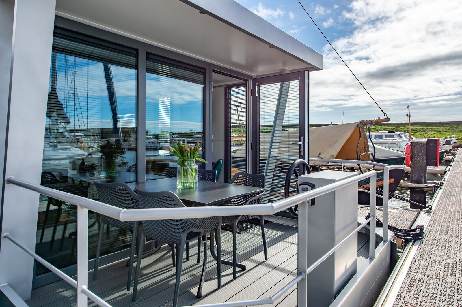 Waterlodge Blue Lagoon | d'Ouwe Haven
