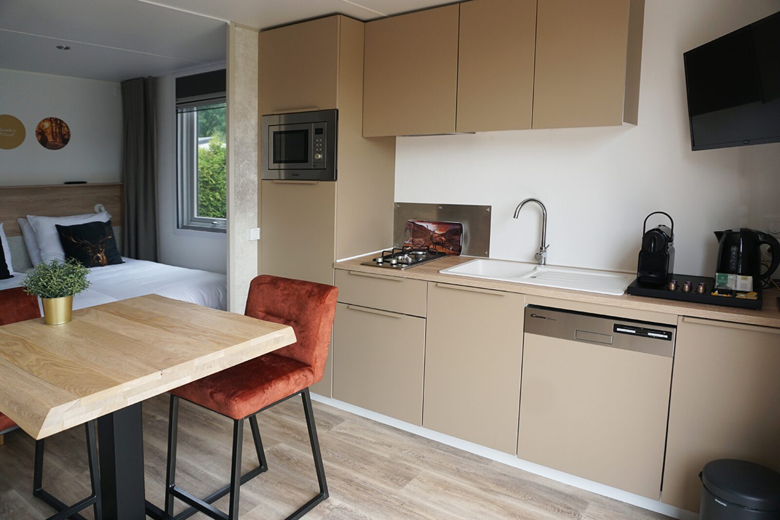 Two-person Hotel Lodge