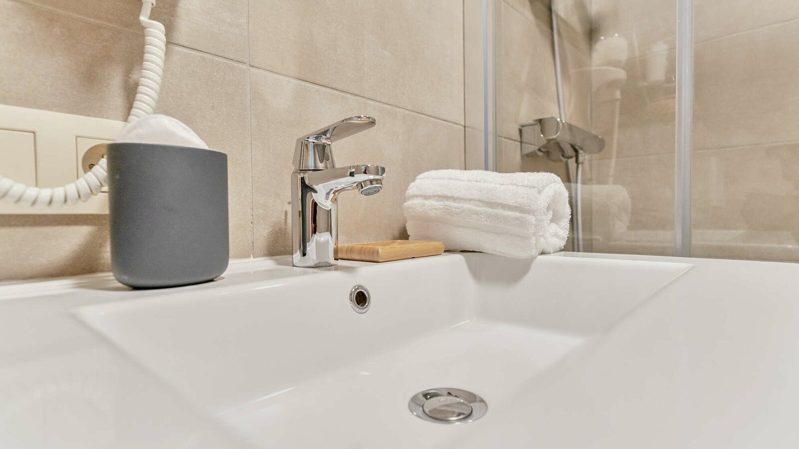 Essential Suite - 2p | Double bed | Balcony - Sea view