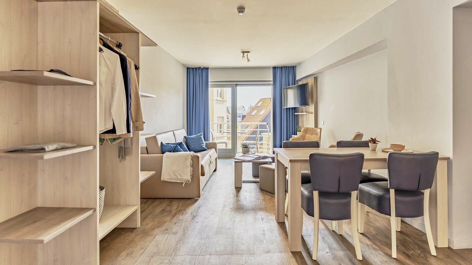 Essential Suite - 4p | Slaaphoek - Zetelbed | Balkon - Stadszicht
