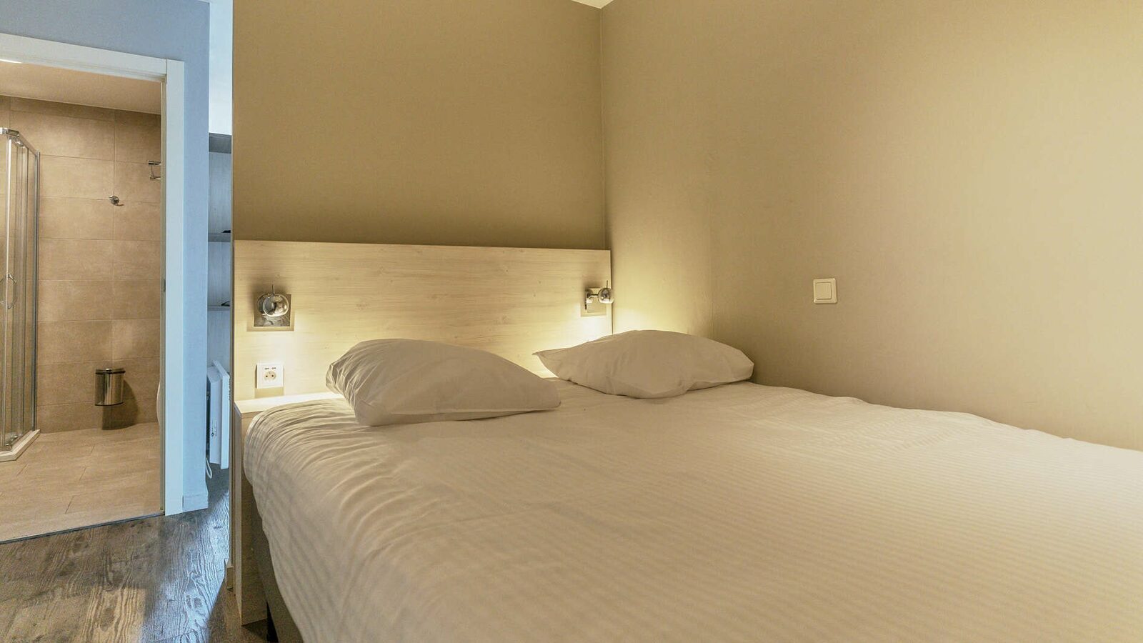 Comfort Suite - 4p | Slaapkamer - Slaaphoek | Balkon - Stadzicht