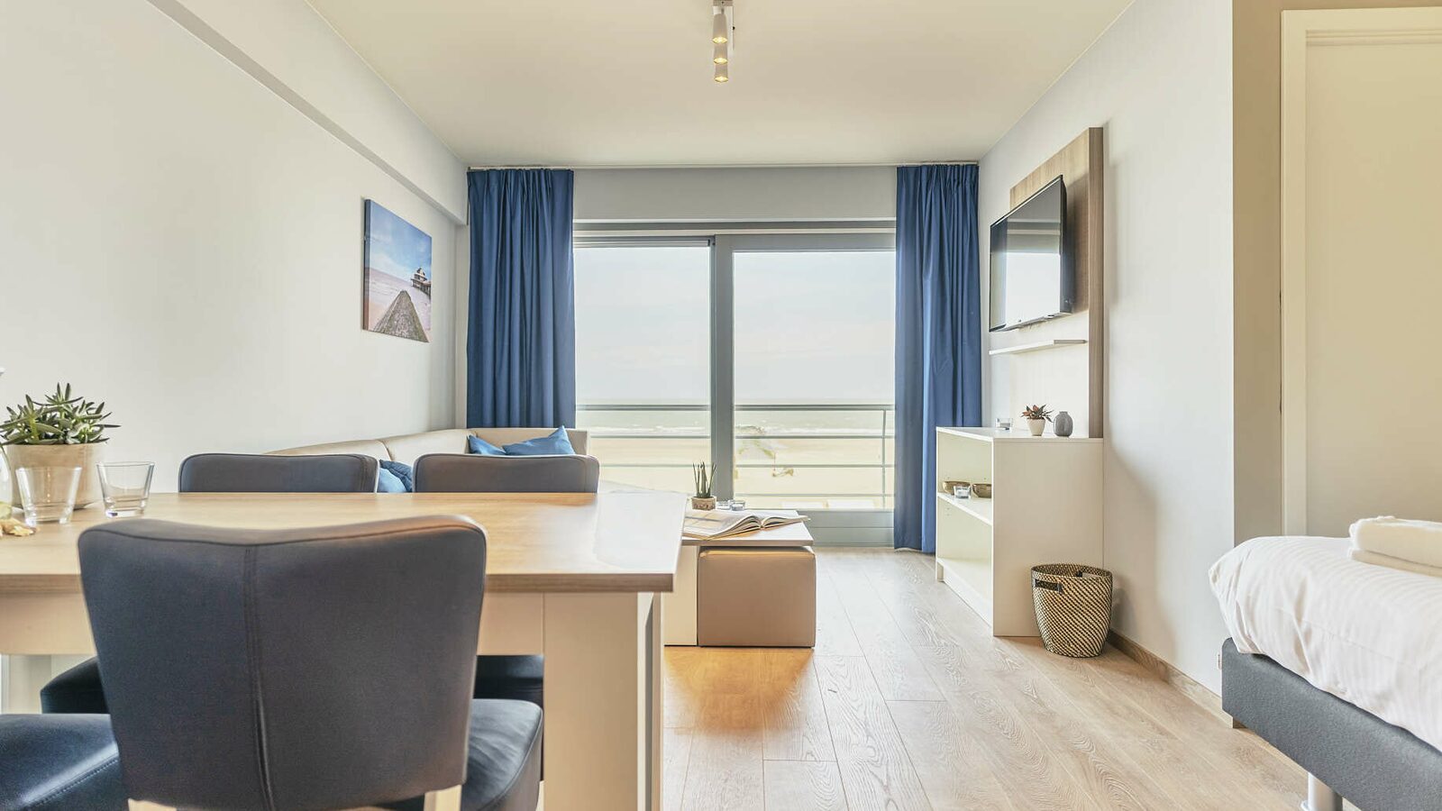 Comfort Suite - 4p | Bedroom | Sea view