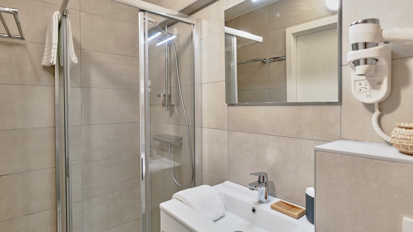 Essential Suite - 5p | Double bed - Sleeping corner | Balcony - Sea view