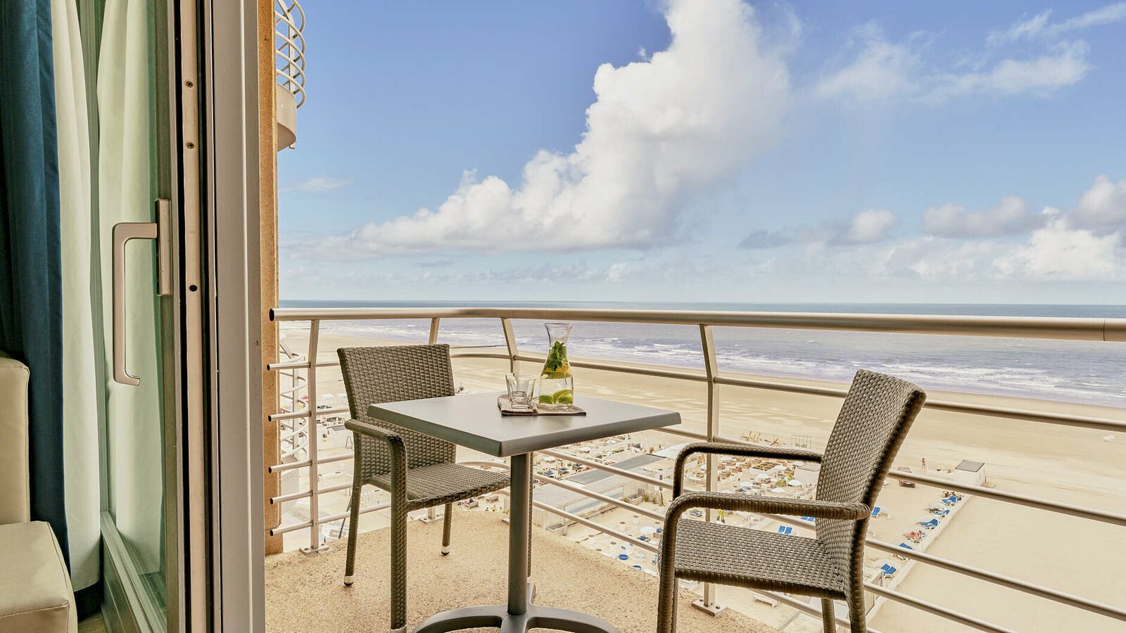 Essential Suite - 5p | Double lit - Coin couchage | Balcon - Vue sur mer