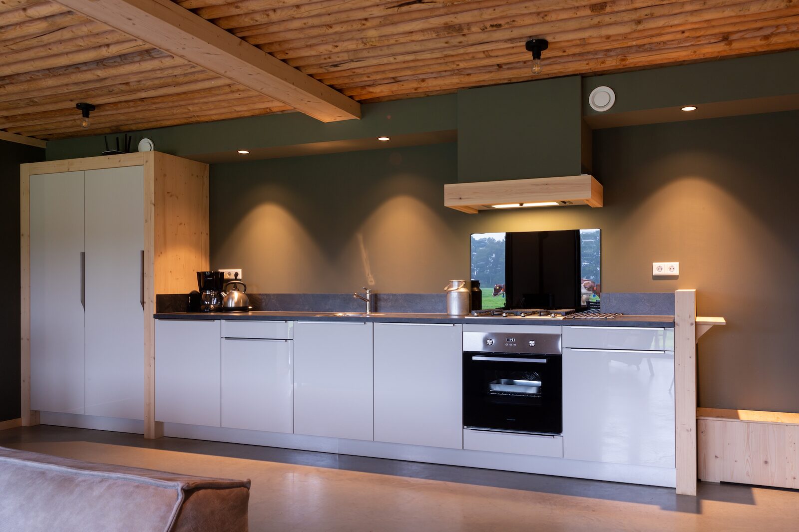 * 6-persoons eco, extra grote woonkamer (helft van twee-onder-een-kap)