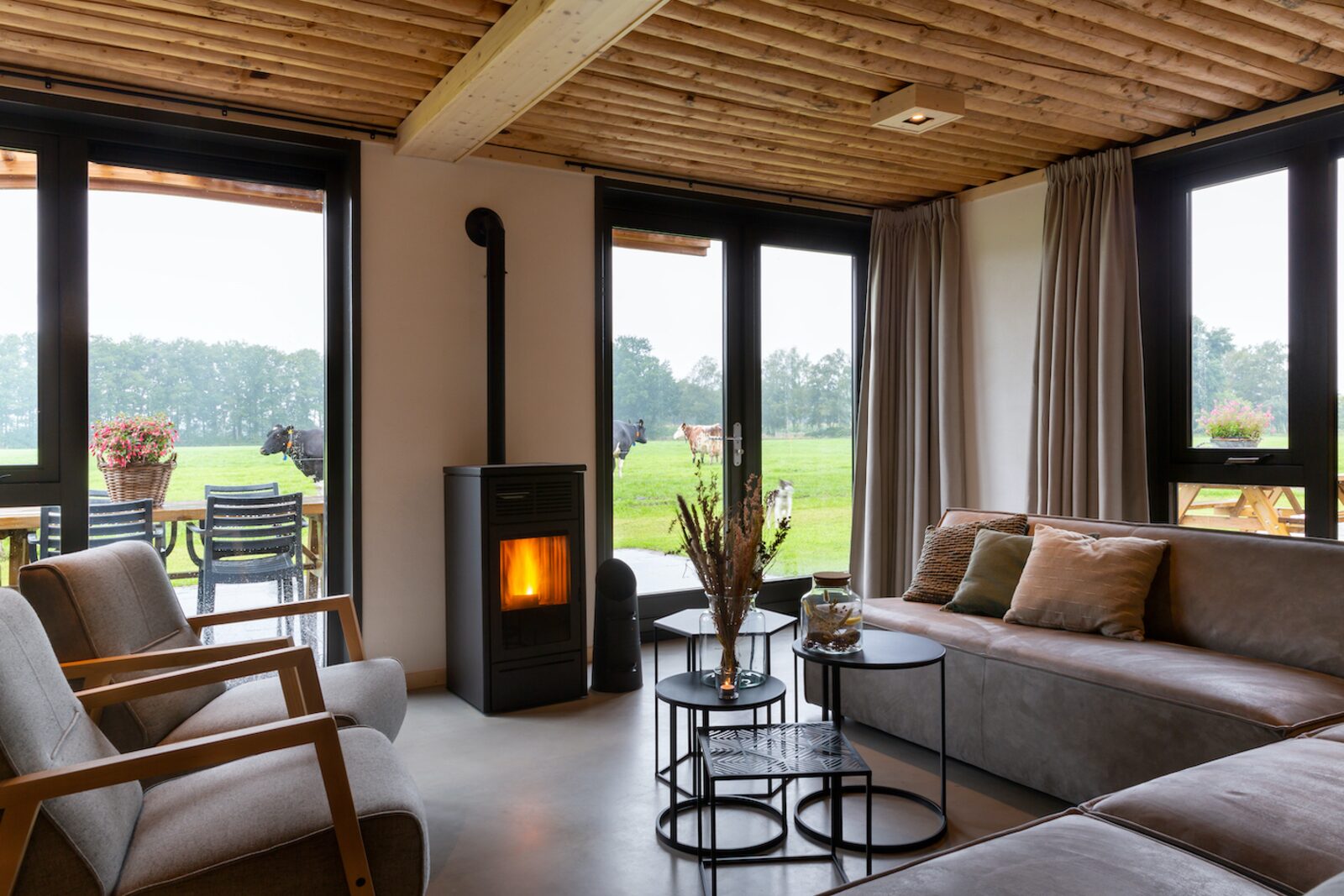 * 6-persoons eco, extra grote woonkamer (helft van twee-onder-een-kap)