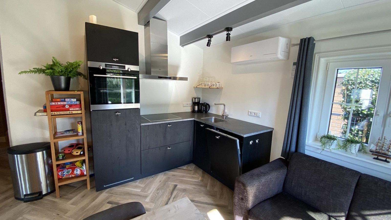 VZ866 Holiday chalet in Sint Annaland