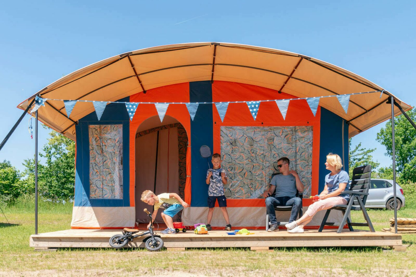 Ingerichte bungalowtent  |  6 Personen