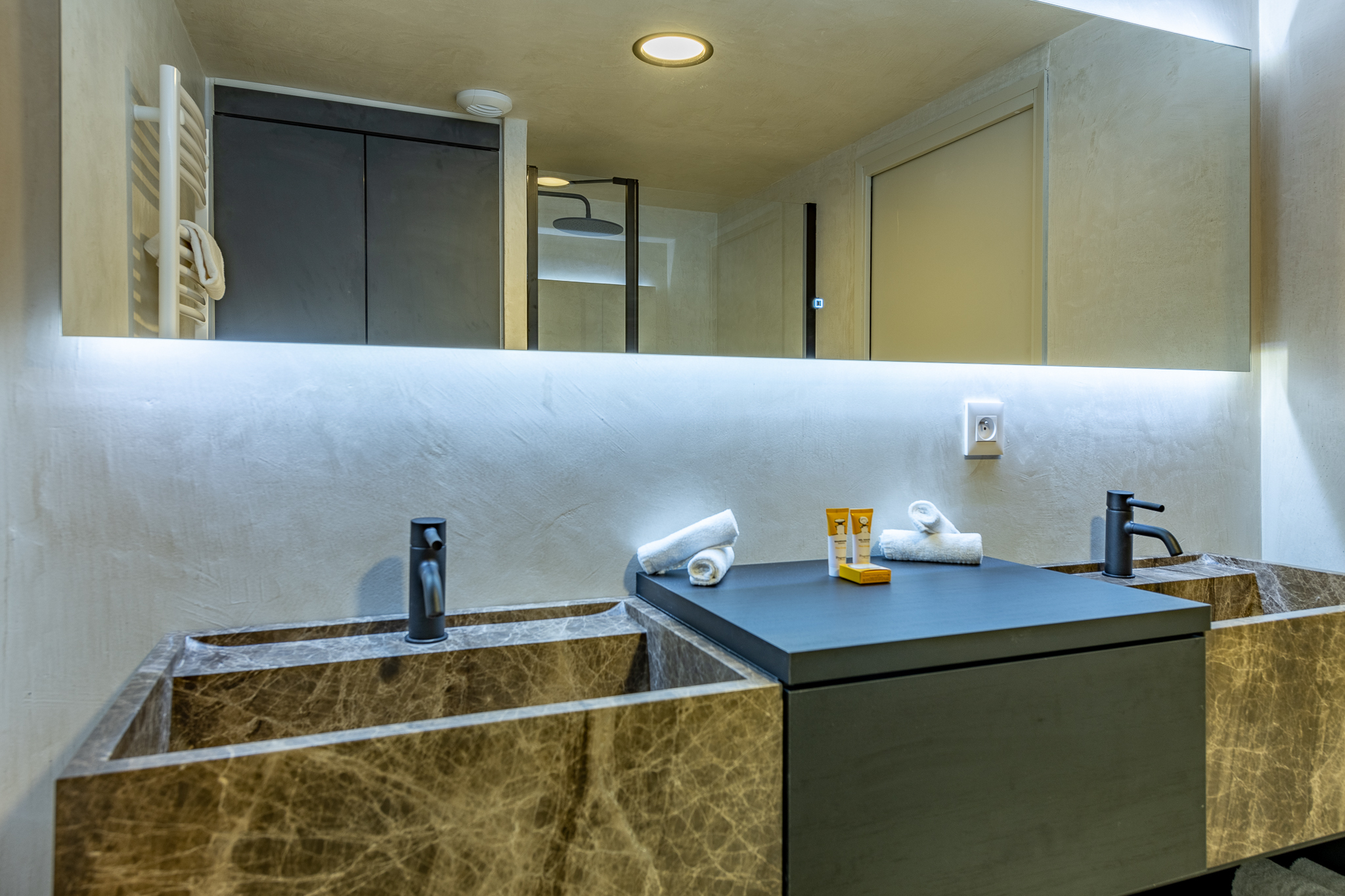 Ultra premium duplex penthouse for 9 people with 3 bedrooms & spacious terrace