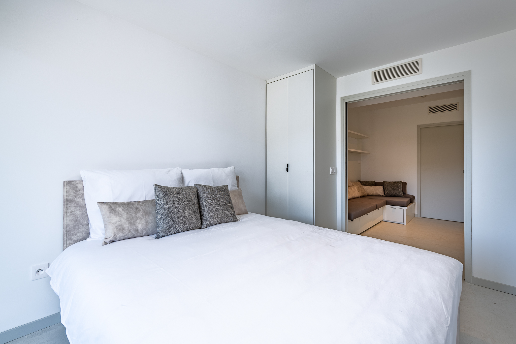 Ultra premium duplex penthouse for 9 people with 3 bedrooms & spacious terrace