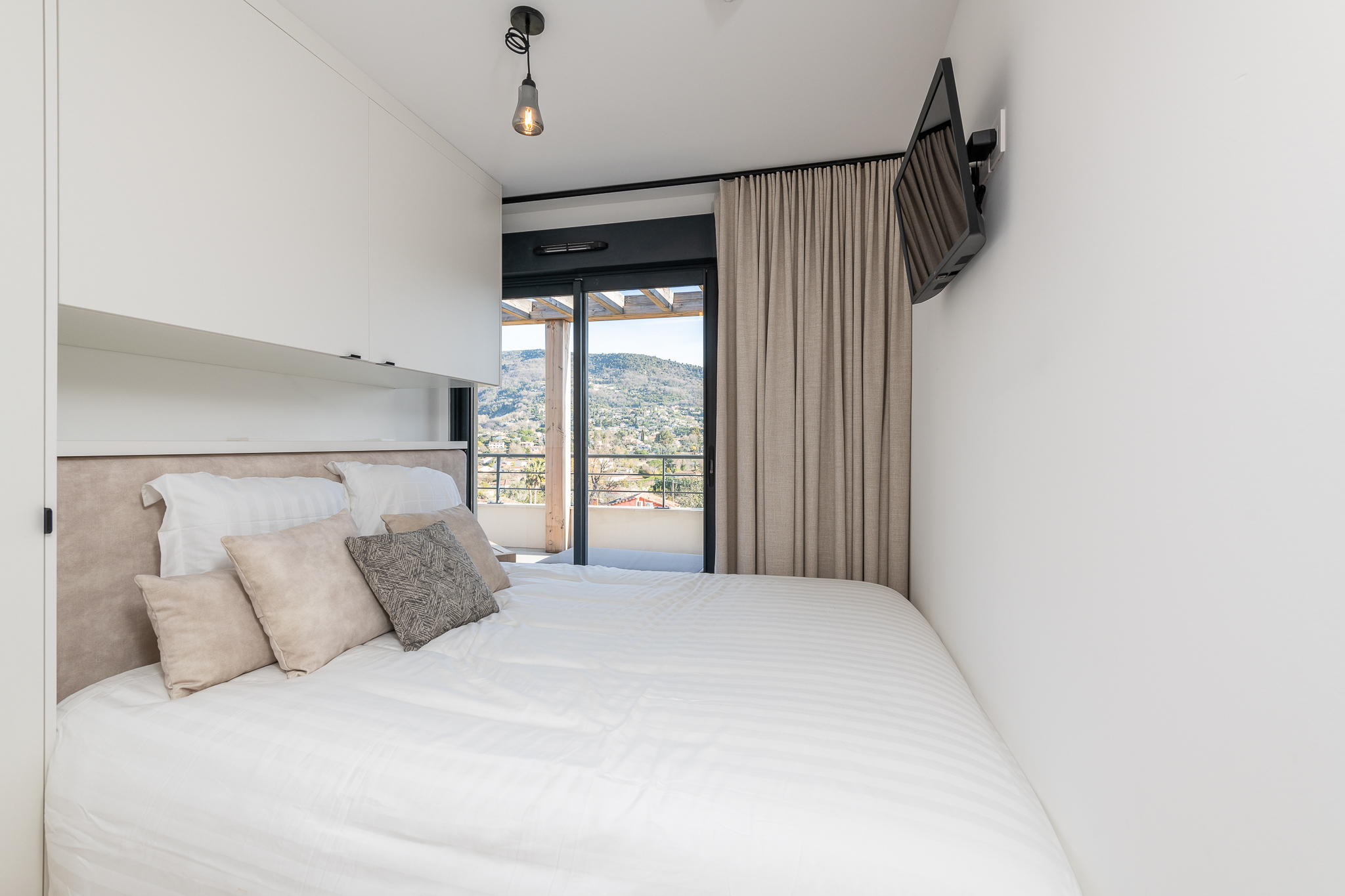 Ultra premium duplex penthouse for 9 people with 3 bedrooms & spacious terrace