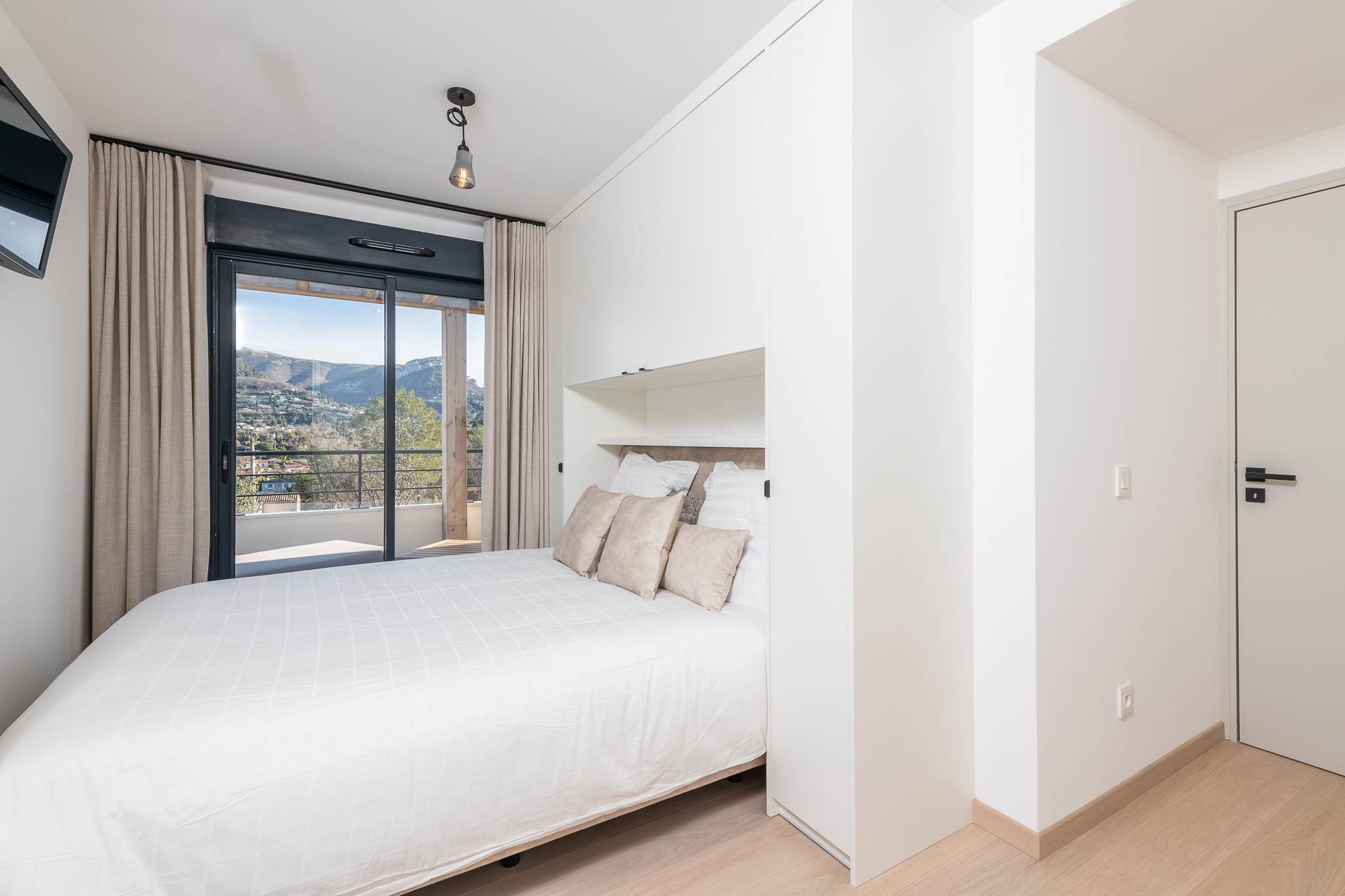 Ultra premium duplex penthouse for 9 people with 3 bedrooms & spacious terrace