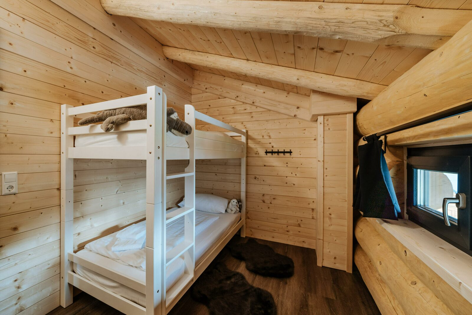 Lodge 4-6C1