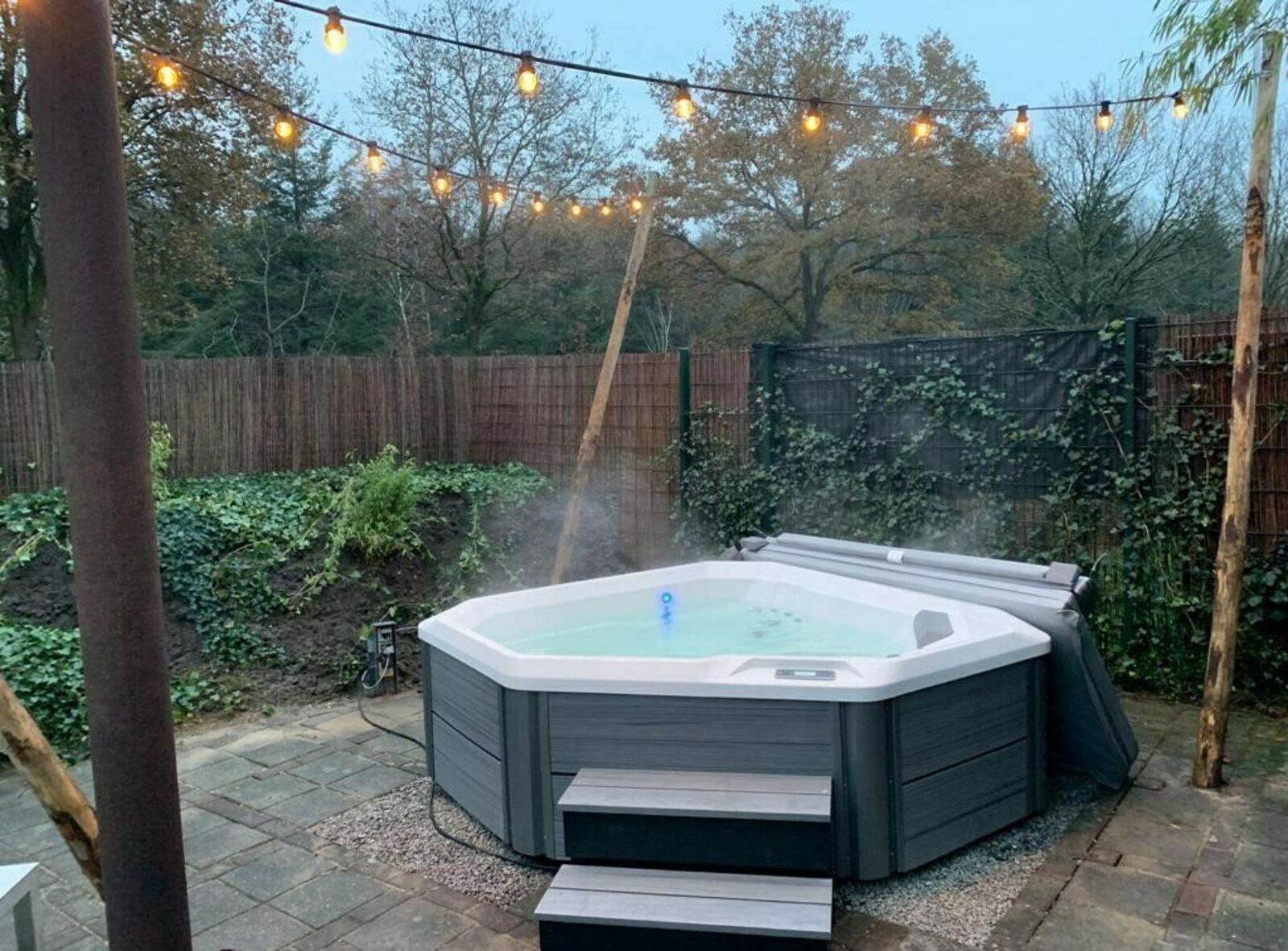 De Elysium 2-persoons met bubbelbad binnen én buiten hotspring bad, sauna, sunshower, stadstuin, wifi