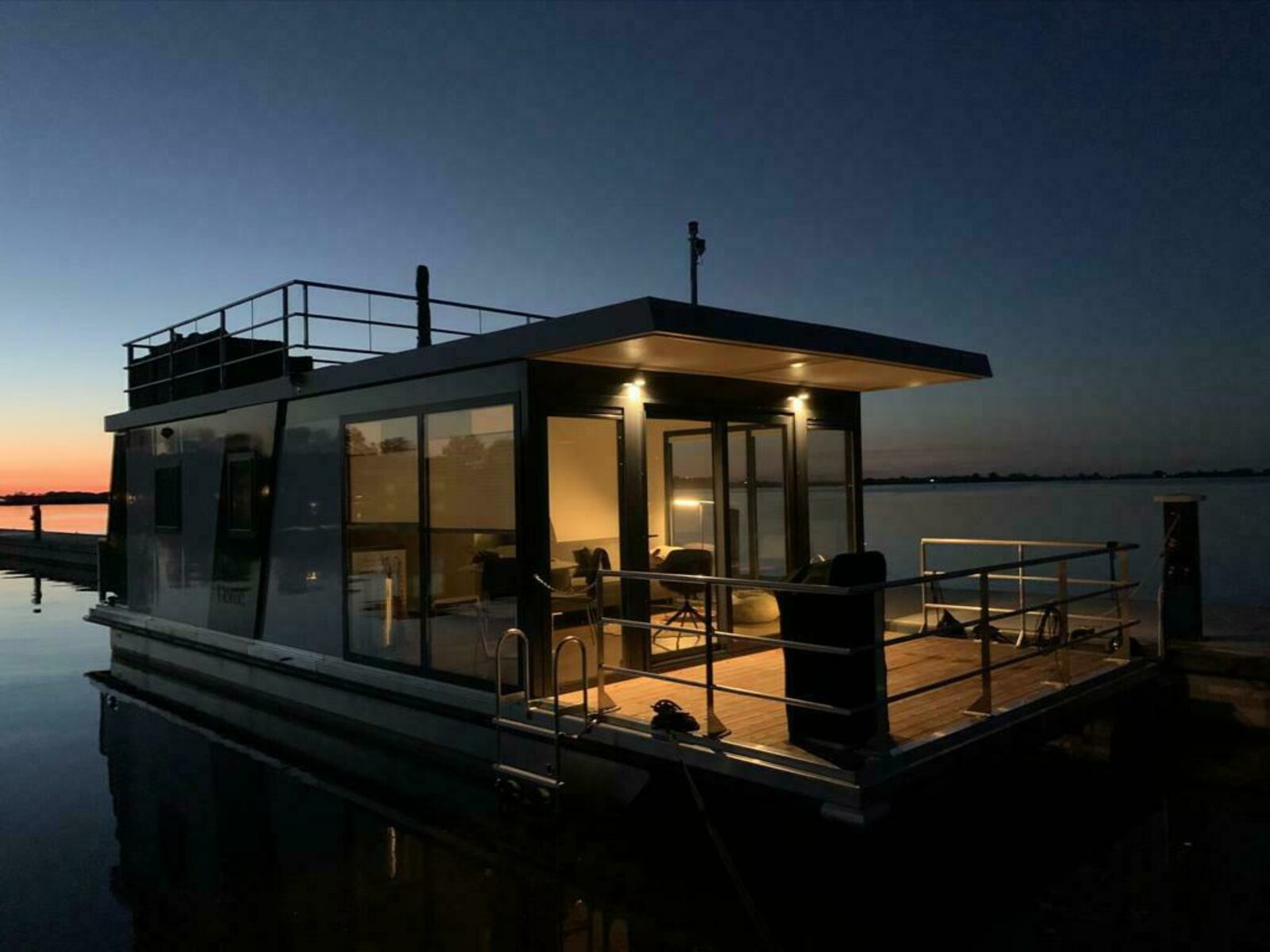 Houseboat - Paviljoenwei 4-3 | Sneek (Offingawier)  'Earrebarre'
