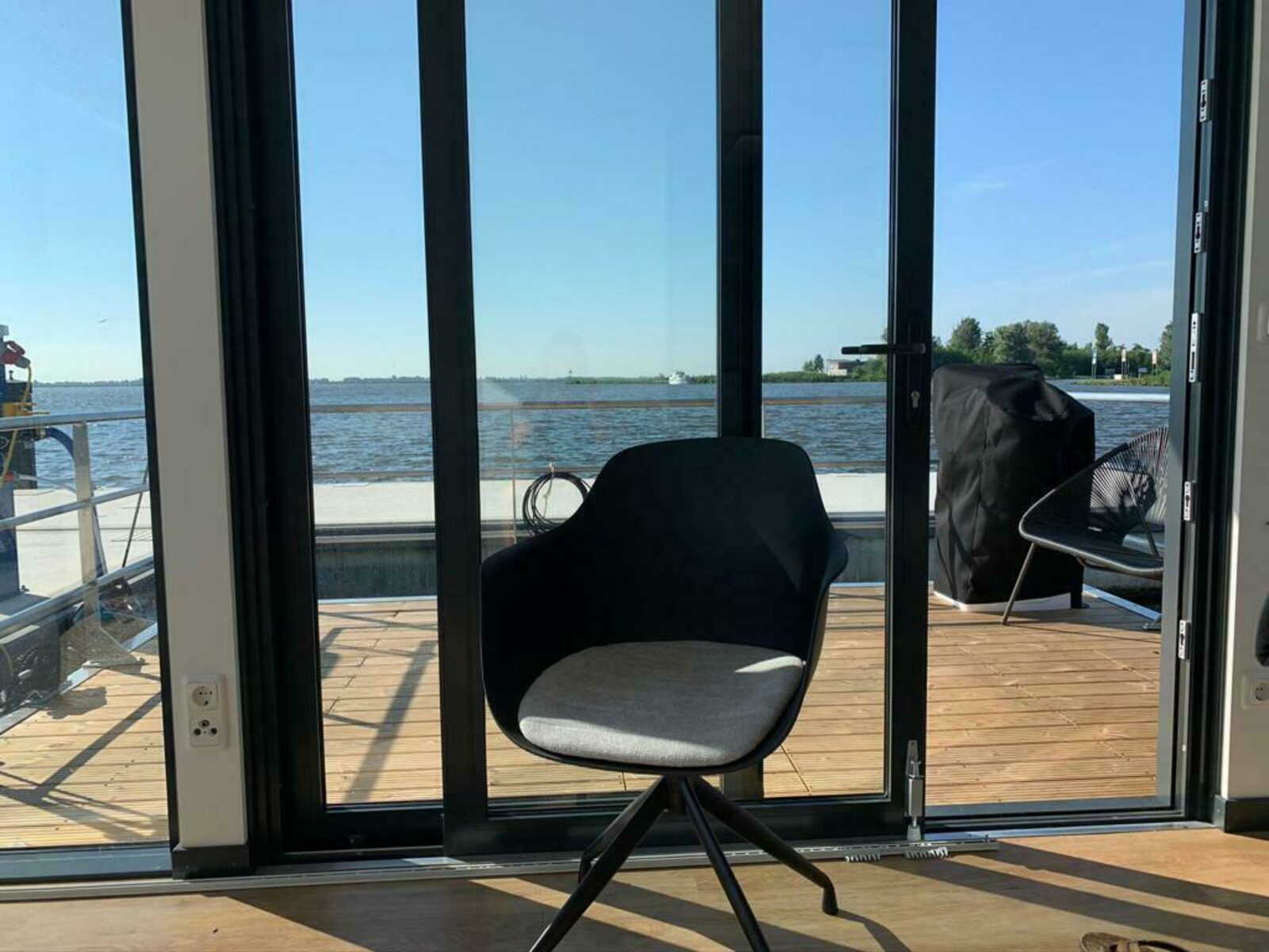 Houseboat - Paviljoenwei 4-3 | Sneek (Offingawier)  'Earrebarre'