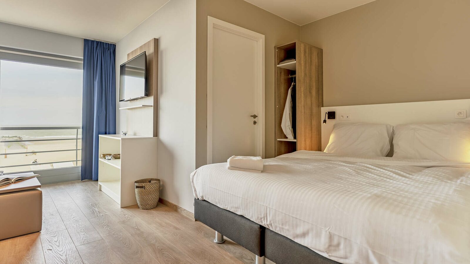 Comfort Suite - 4p | Bedroom - Sleeping corner | Balcony - Sea view