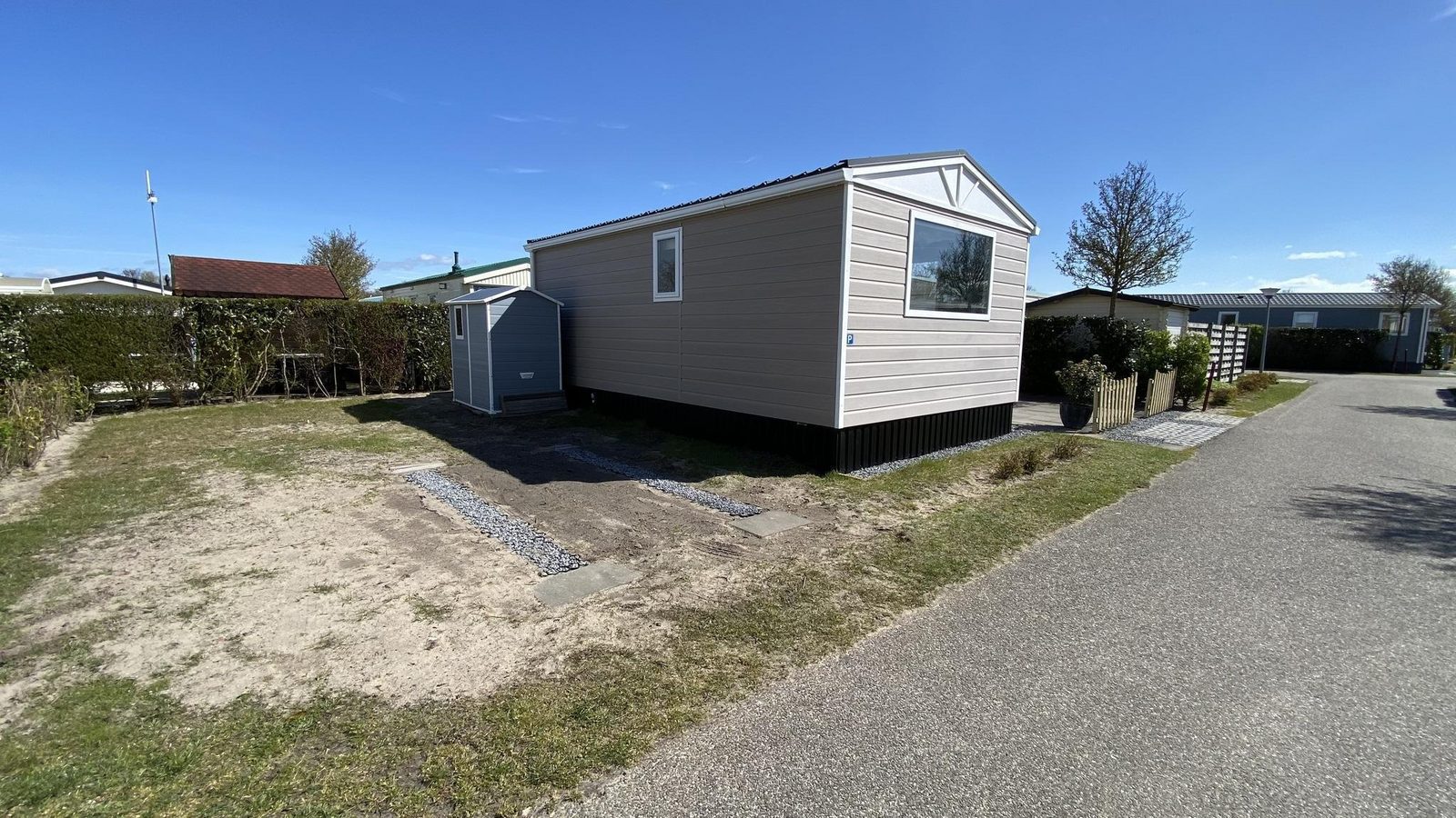 VZ466 Mobile home Duif 258 in Renesse