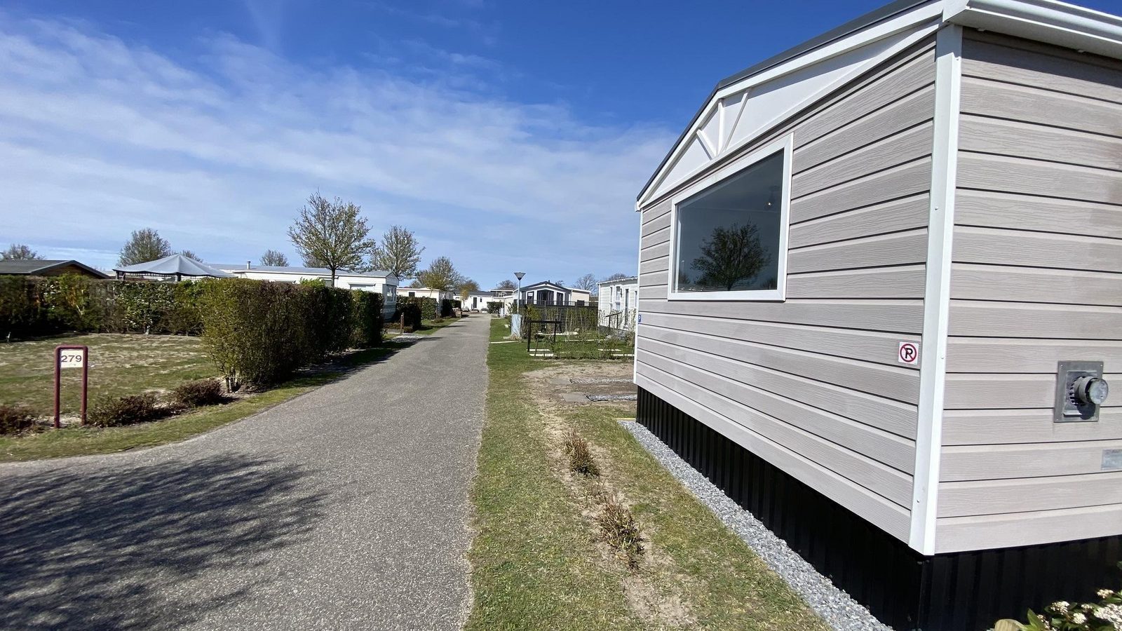 VZ466 Mobile home Duif 258 in Renesse