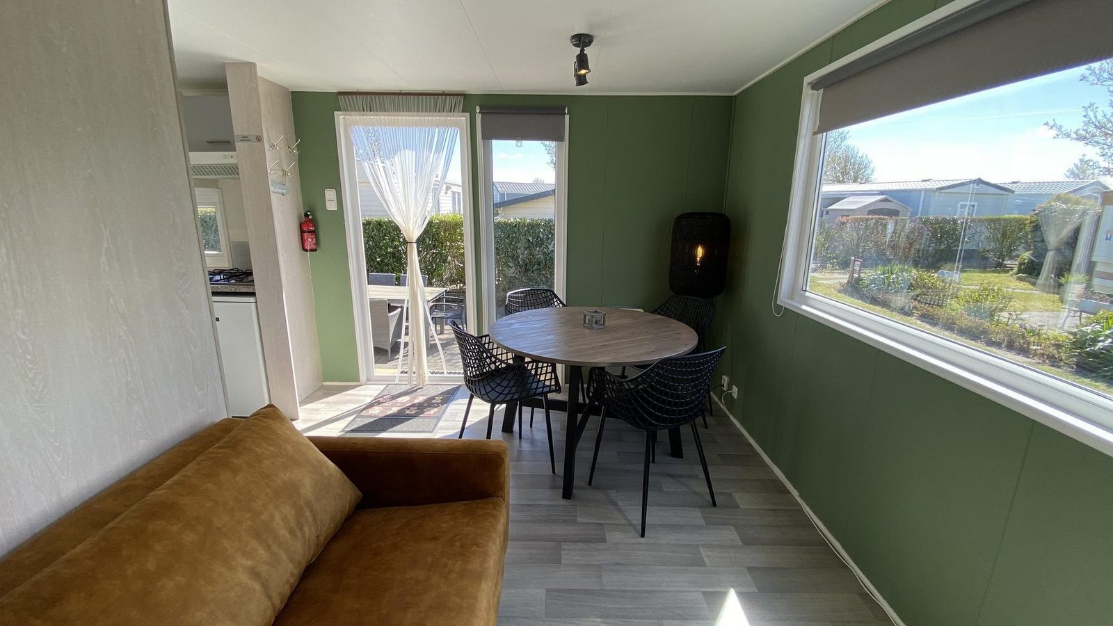 VZ466 Mobile home Duif 258 in Renesse