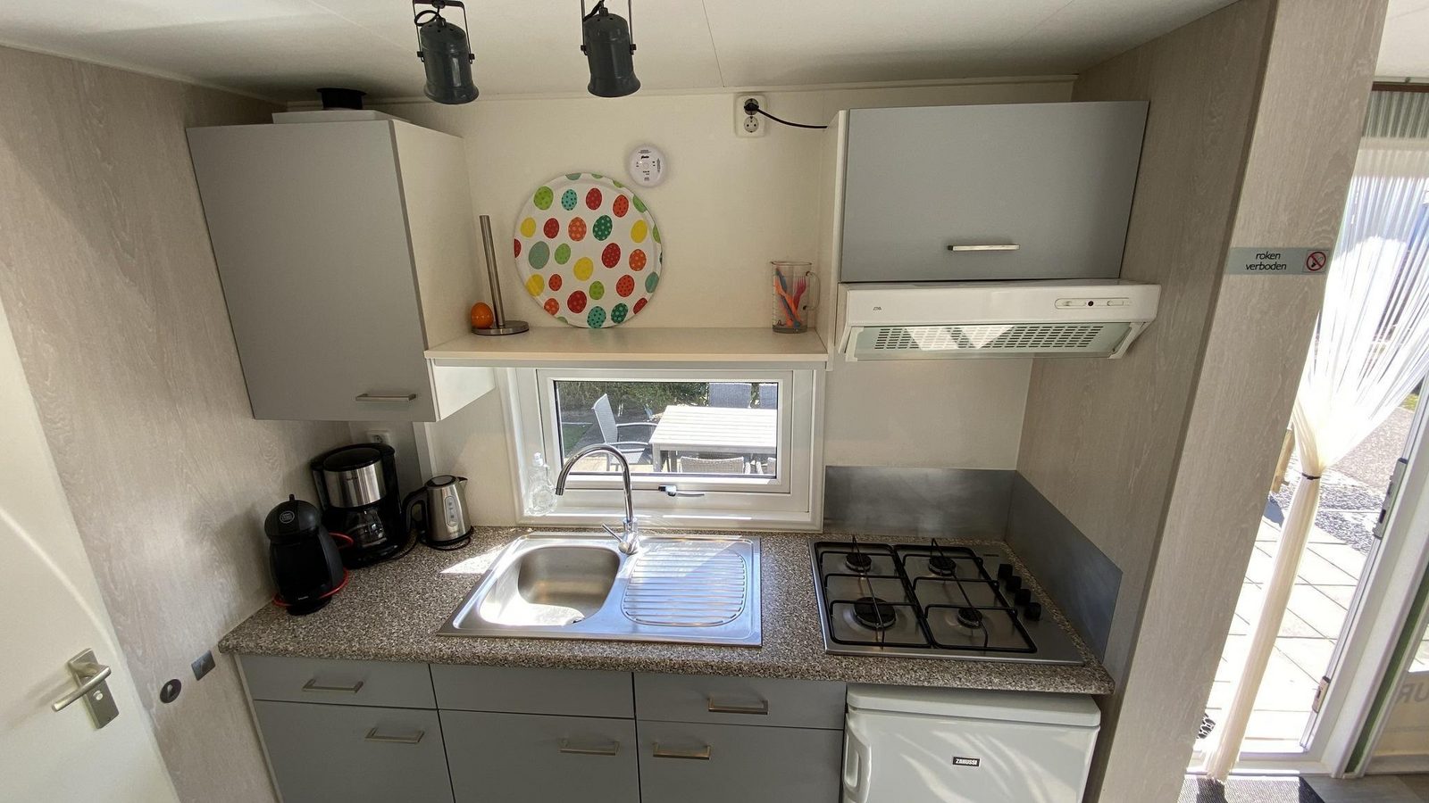 VZ466 Mobile home Duif 258 in Renesse