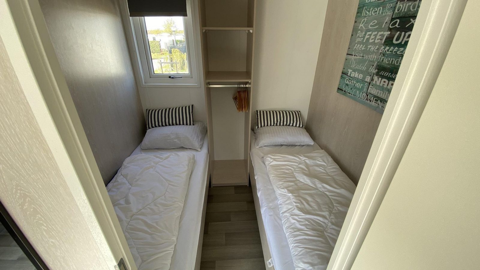 VZ466 Mobile home Duif 258 in Renesse