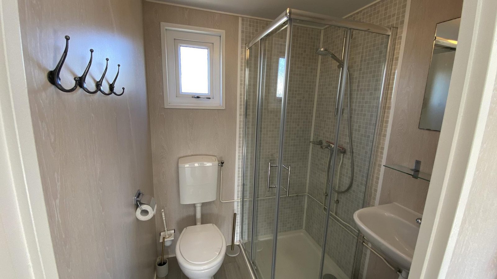 VZ466 Mobile home Duif 258 in Renesse