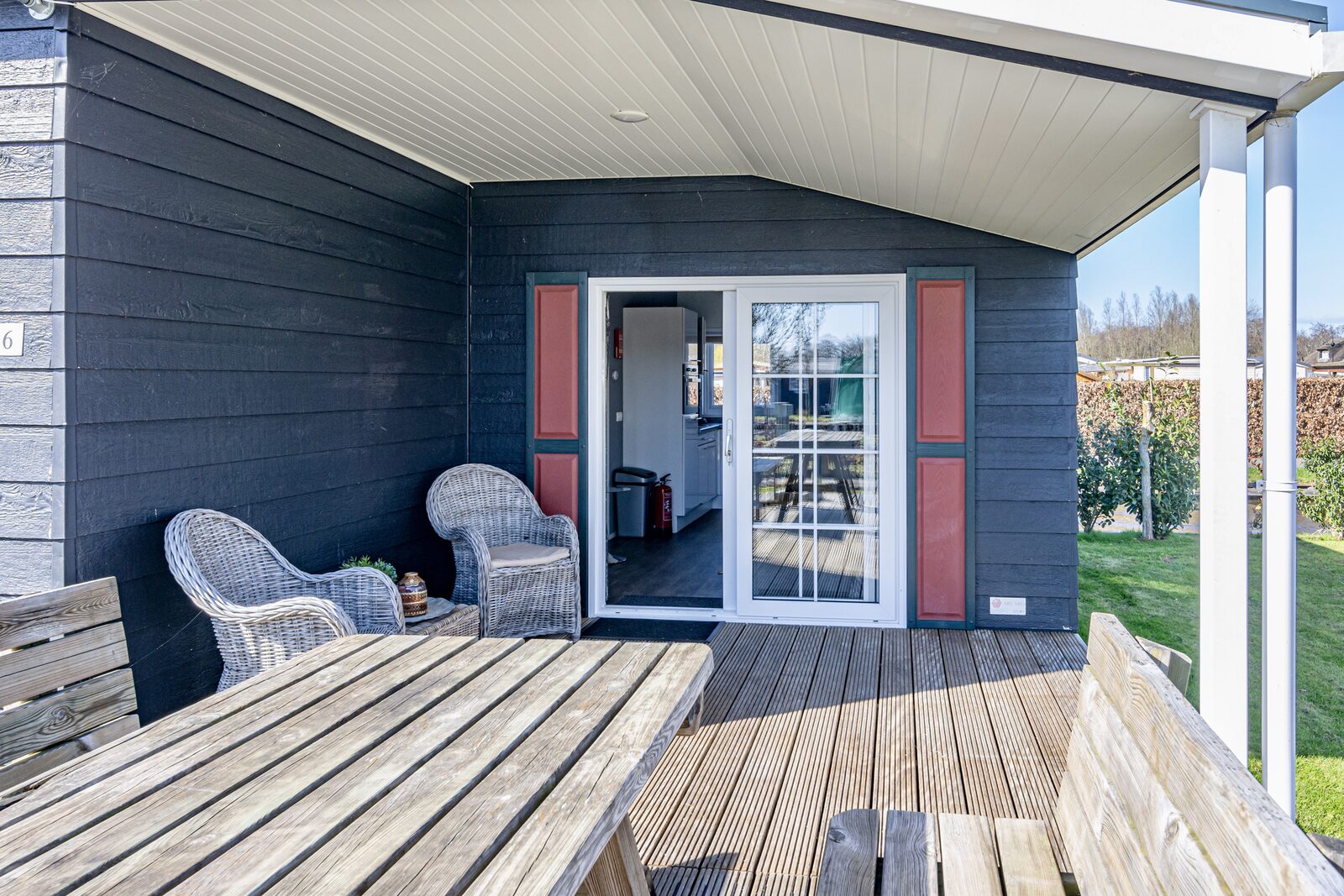 Chalet "De Grote Belter" four guests with a wooden porch